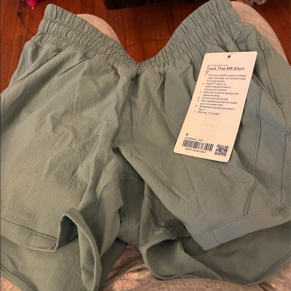 Lululemon track that 5” inseam size 4 seersucker tidewater teal NWT